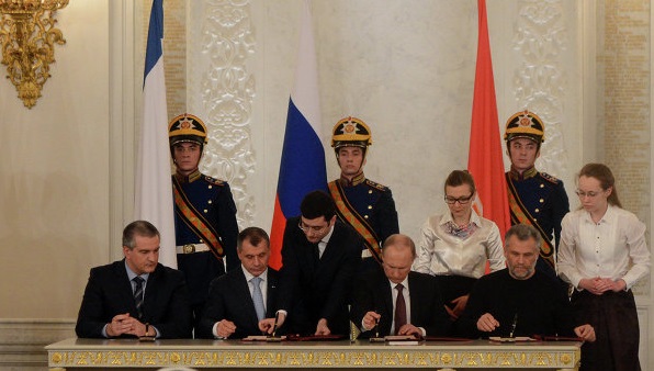 Россия и Крым подписали договор о принятии республики в состав РФ